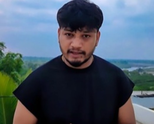 Viral Video Outrage Sa Re Ga Ma Pa Fame singer Sunil Calls Out VRL Travels for Poor Service
