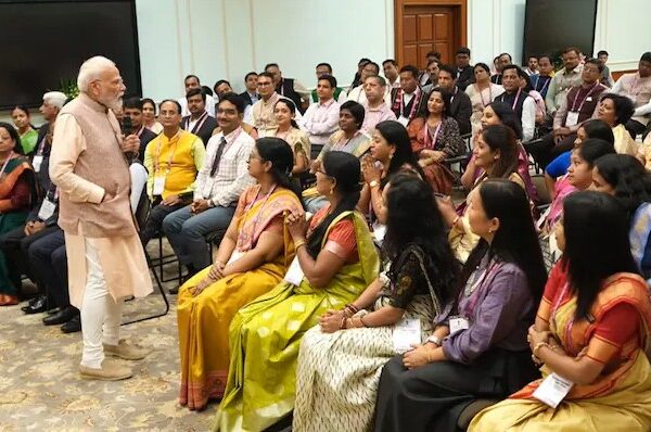 PM Narendra Modi Urges Award Winning Teachers to Curb Screen Addiction and Raise Drug Awareness