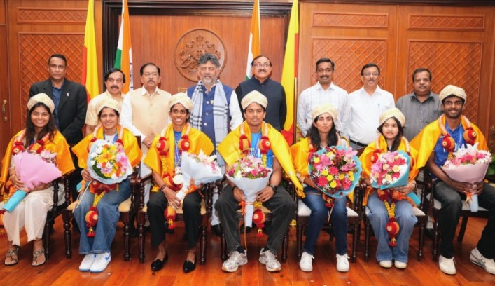Vidhana Soudha Honors Asian Games Achievers MR Poovamma Shreyanka Patil and Others Felicitated