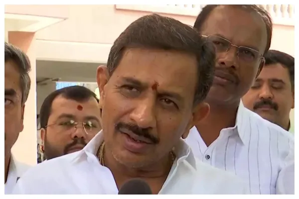 War of Words Escalates HC Balakrishna Slams HD Kumaraswamy Over Elephant-Dog Remark