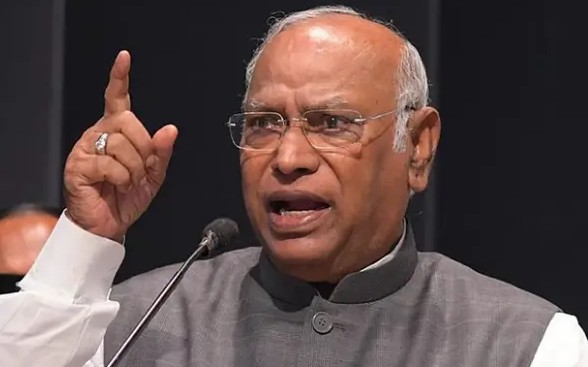Kharge PM Modi Remark Sparks Nationwide Outrage Public Survey Deals Big Blow to Congress