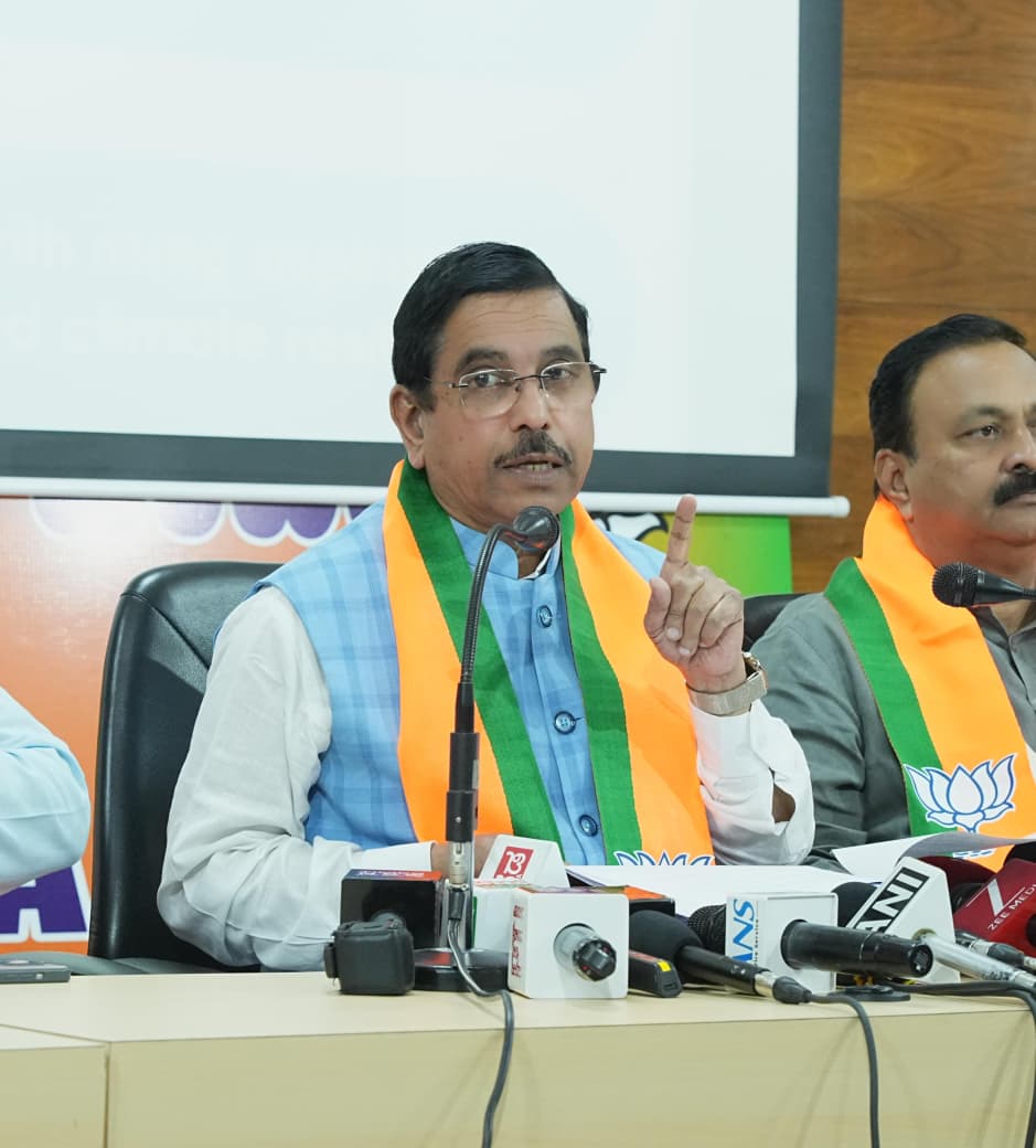Power at Any Cost Pralhad Joshi Slams Internal Congress Politics Over Alleged Threats to Senior Leaders