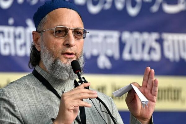 Rename SP to Samajwadi Yadav Parivar Asaduddin Owaisi Fierce Attack on Akhilesh Yadav