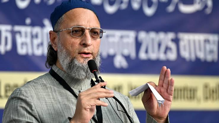 Rename SP to Samajwadi Yadav Parivar Asaduddin Owaisi Fierce Attack on Akhilesh Yadav