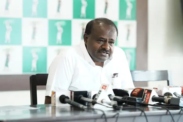 Uncover the Truth Behind the Sting HD Kumaraswamy Backs Siddaramaiah Seeks CBI Investigation
